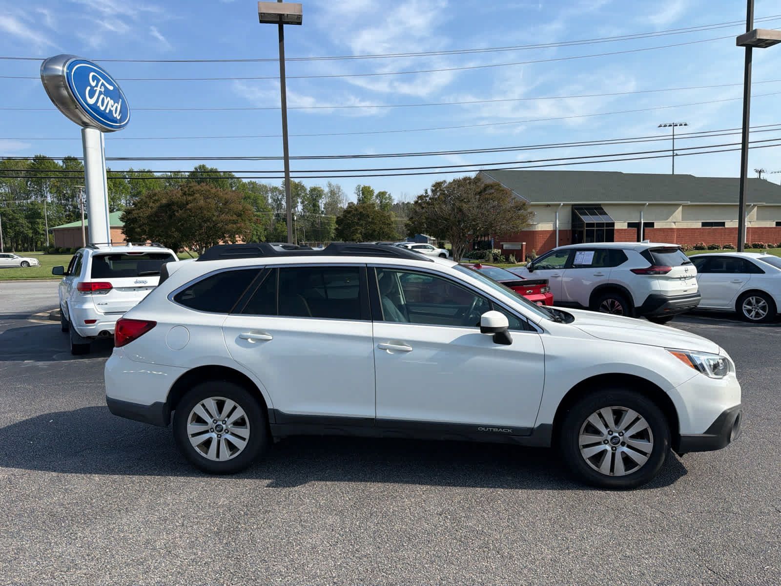 Used 2015 Subaru Outback 2.5i Premium AWD/4WD image 2