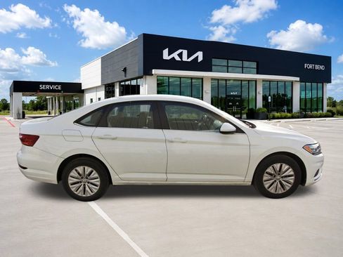 Used 2019 Volkswagen Jetta S FWD image 4