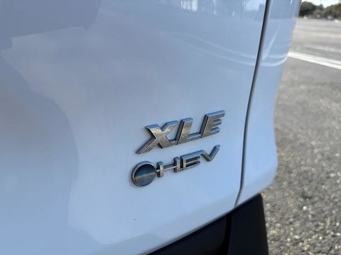 Used 2025 Toyota RAV4 XLE AWD/4WD image 10