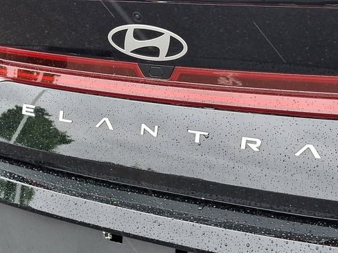 Certified 2025 Hyundai Elantra SEL image 29