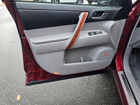 Used 2010 Toyota Highlander Limited image 22