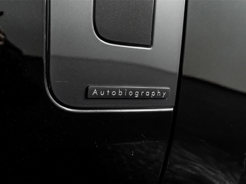 Used 2024 Land Rover Range Rover Long Wheelbase Autobiography image 24