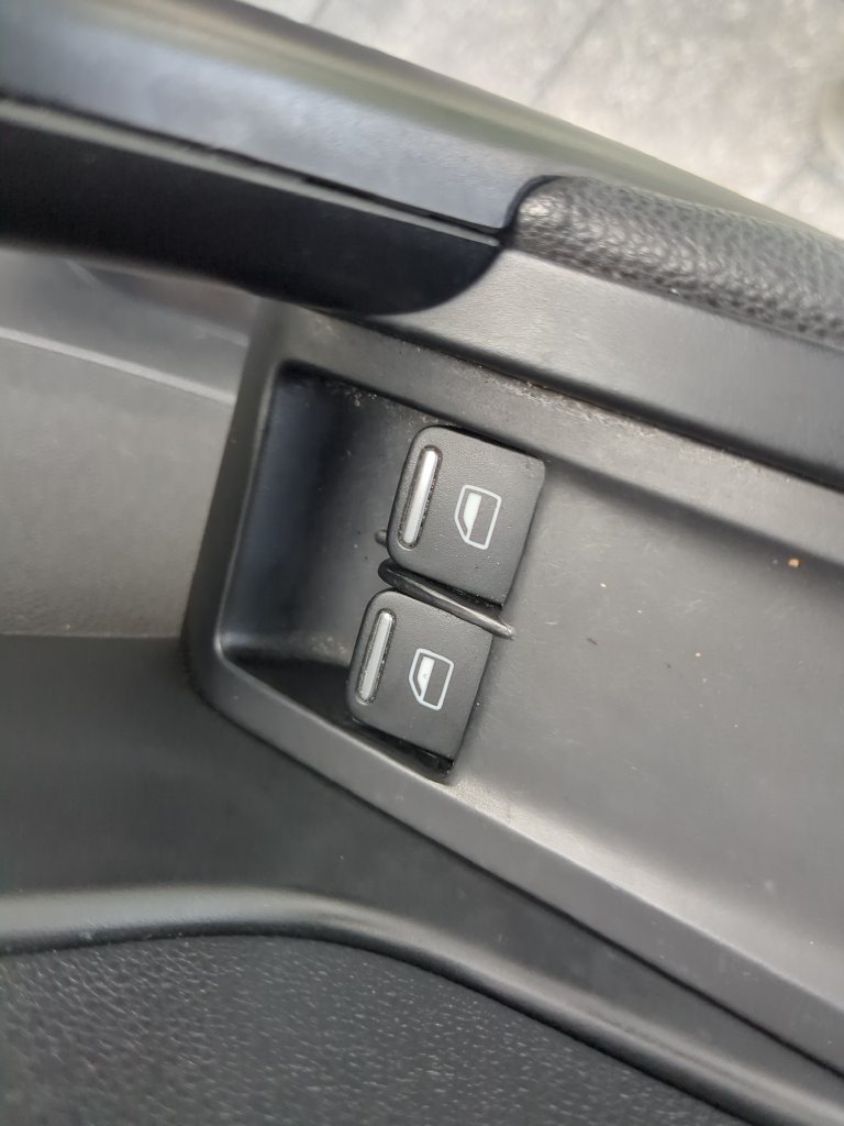 Used 2019 Volkswagen Beetle 2.0T SE FWD image 16