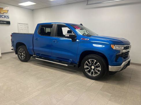 Used 2024 Chevrolet Silverado 1500 LT AWD/4WD image 3