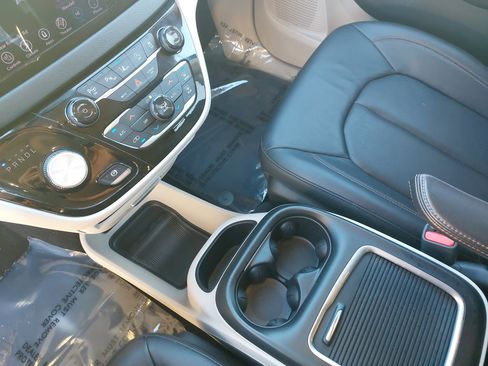 Used 2019 Chrysler Pacifica Touring-L Plus w/ Advanced Safetytec Group image 27