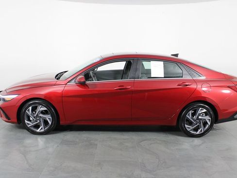 Certified 2025 Hyundai Elantra SEL image 12