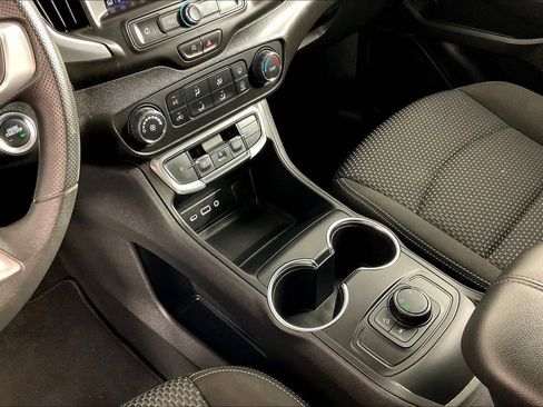 Used 2024 GMC Terrain SLE image 19