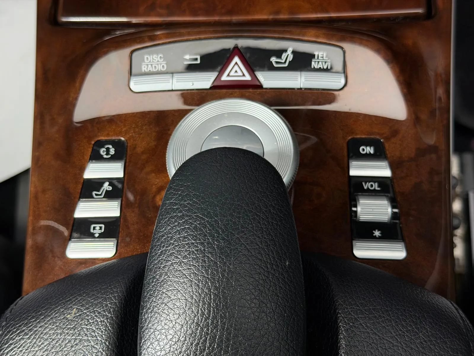 Used 2010 Mercedes-Benz S 550 4MATIC image 32
