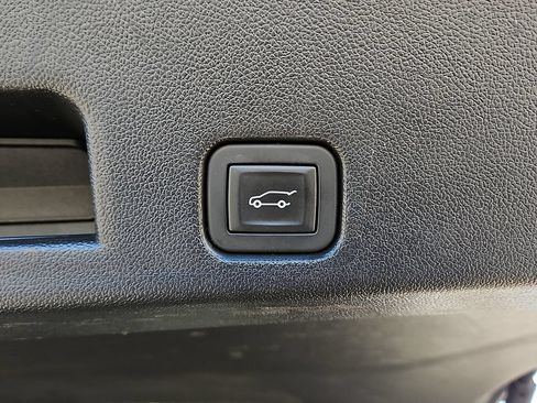 Used 2025 Chevrolet Traverse Z71 AWD/4WD image 10