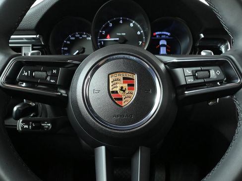 Certified 2025 Porsche Macan image 10
