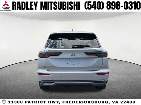 New 2026 Mitsubishi Outlander SE image 17