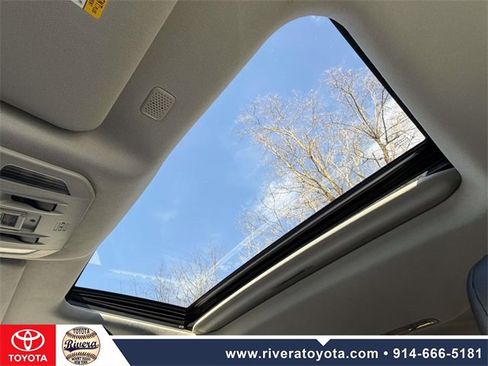 Used 2022 Toyota Highlander XLE image 28