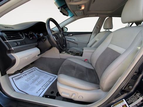 Used 2014 Toyota Camry XLE w/ Leather Package FWD image 9