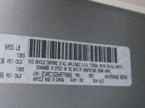 Used 2017 Chrysler Pacifica Limited image 18