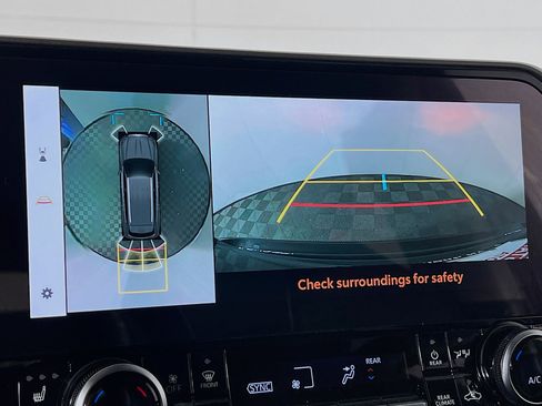 Used 2023 Toyota Highlander Limited image 16