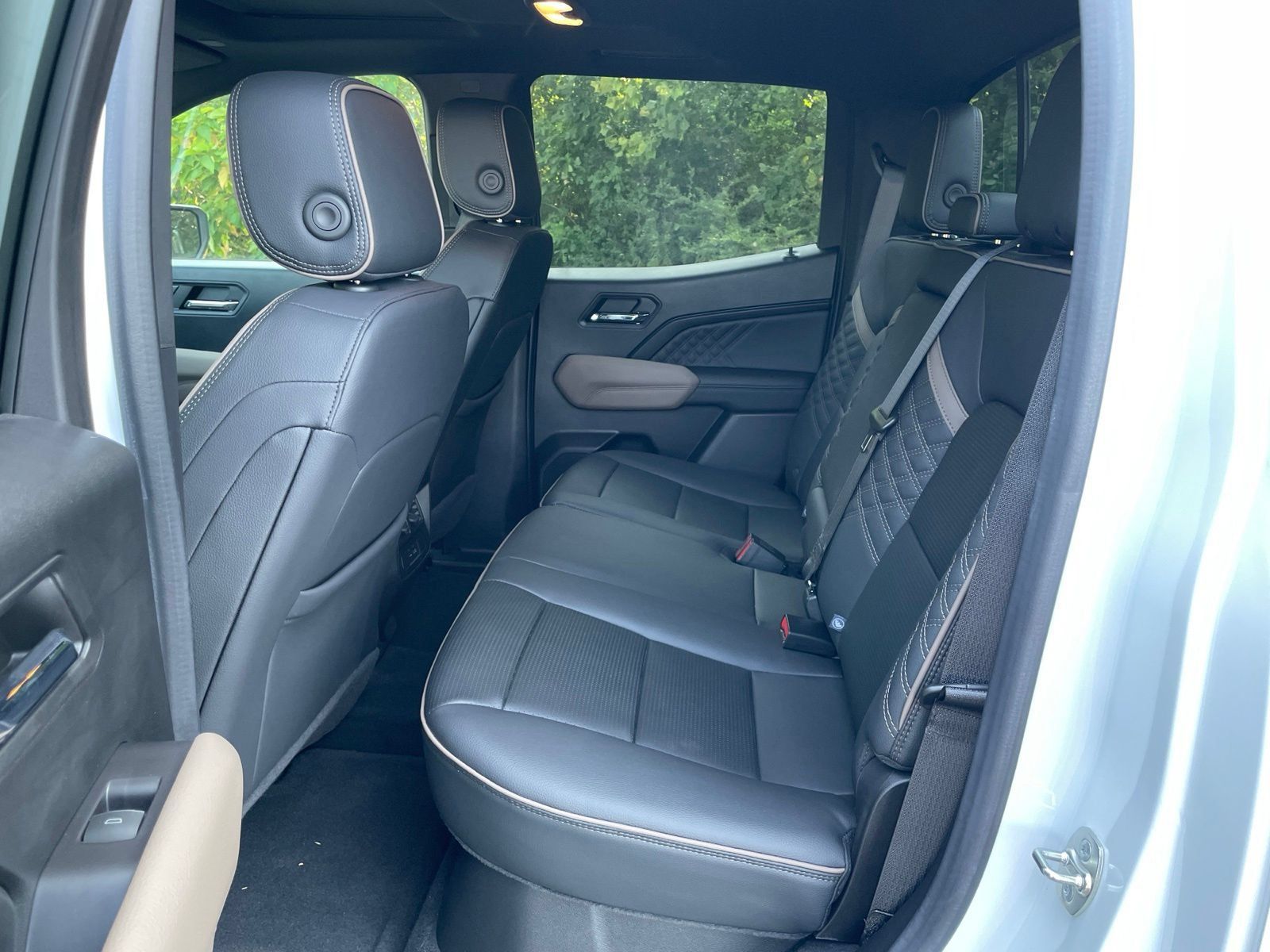 Used 2024 GMC Canyon Denali AWD/4WD image 36