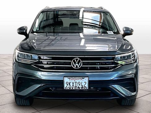 Used 2024 Volkswagen Tiguan SE FWD image 3