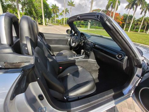 Used 2006 MAZDA MX-5 Miata Grand Touring RWD image 10