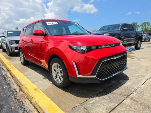 Certified 2025 Kia Soul LX w/ LX Technology Package FWD image 2