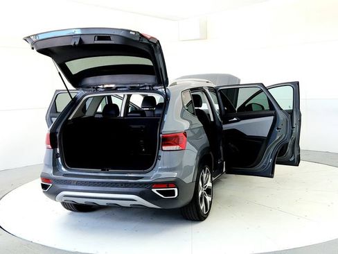 Used 2022 Volkswagen Taos SEL w/ Panoramic Sunroof Package AWD/4WD image 11