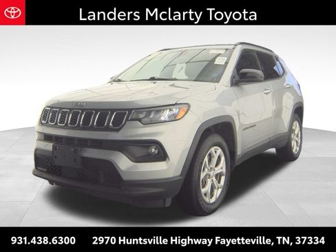 Used 2024 Jeep Compass Latitude AWD/4WD image 2