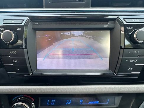 Used 2016 Toyota Corolla LE FWD image 17