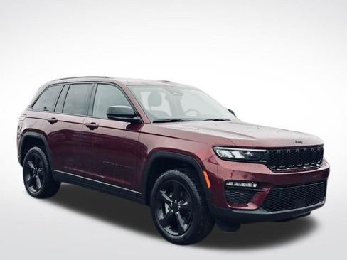 Certified 2024 Jeep Grand Cherokee Limited w/ Black Appearance Package AWD/4WD image 5