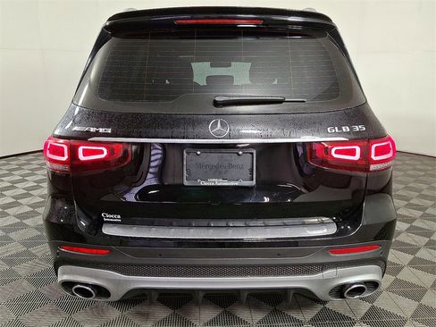 Used 2021 Mercedes-Benz GLB 35 AMG 4MATIC image 8