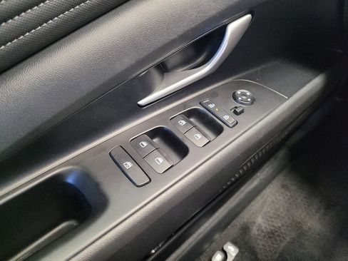 Used 2025 Hyundai Elantra SEL FWD image 27