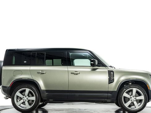 Used 2024 Land Rover Defender 110 SE image 2