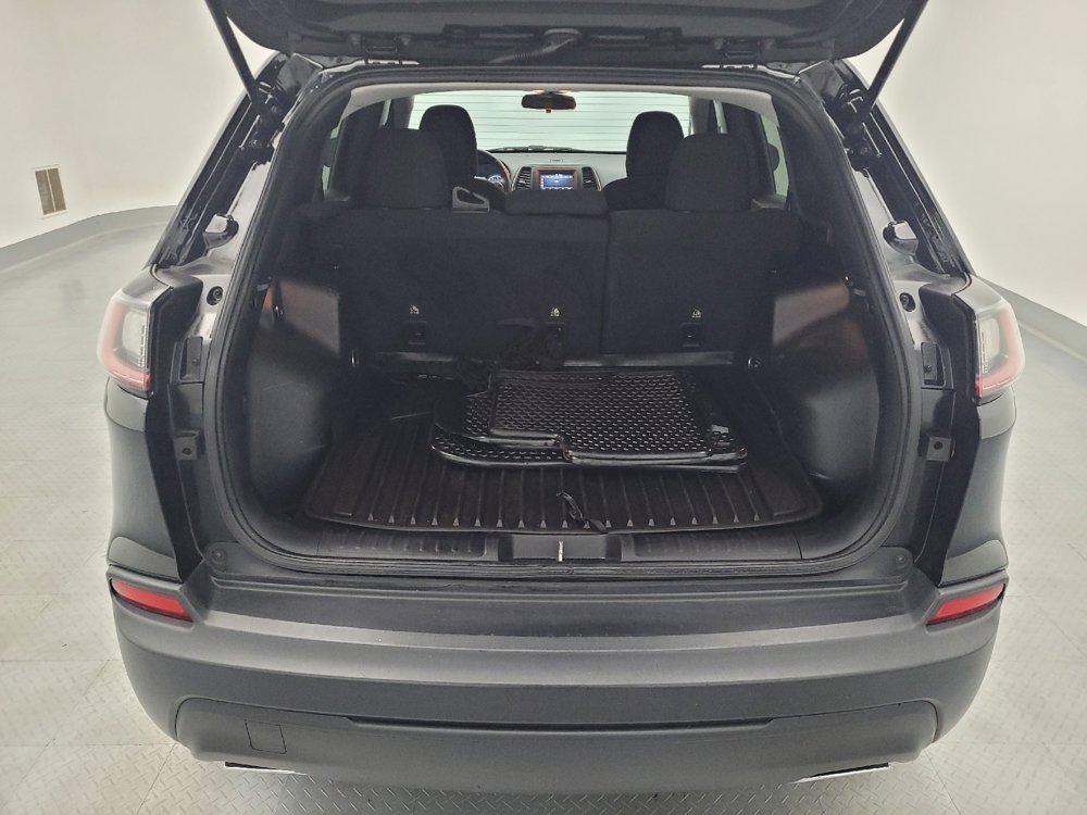 Used 2019 Jeep Cherokee Latitude w/ Cold Weather Group FWD image 29