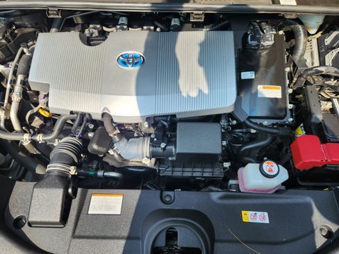 Used 2022 Toyota Prius LE AWD/4WD image 17