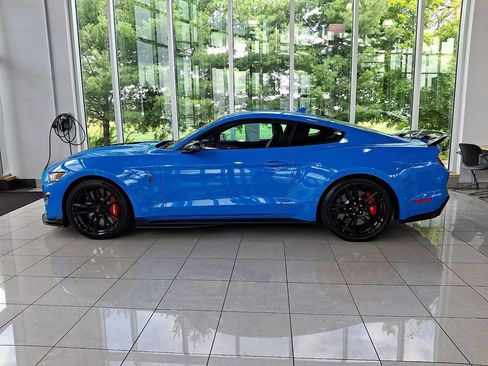 Used 2022 Ford Mustang Shelby GT500 w/ Technology Package RWD image 4
