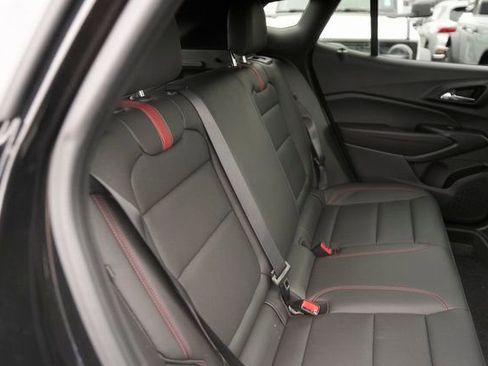 Used 2025 Chevrolet Trax RS w/ Sunroof Package image 17