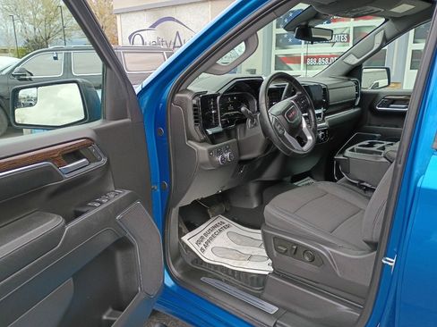 Used 2024 GMC Sierra 1500 Elevation AWD/4WD image 9