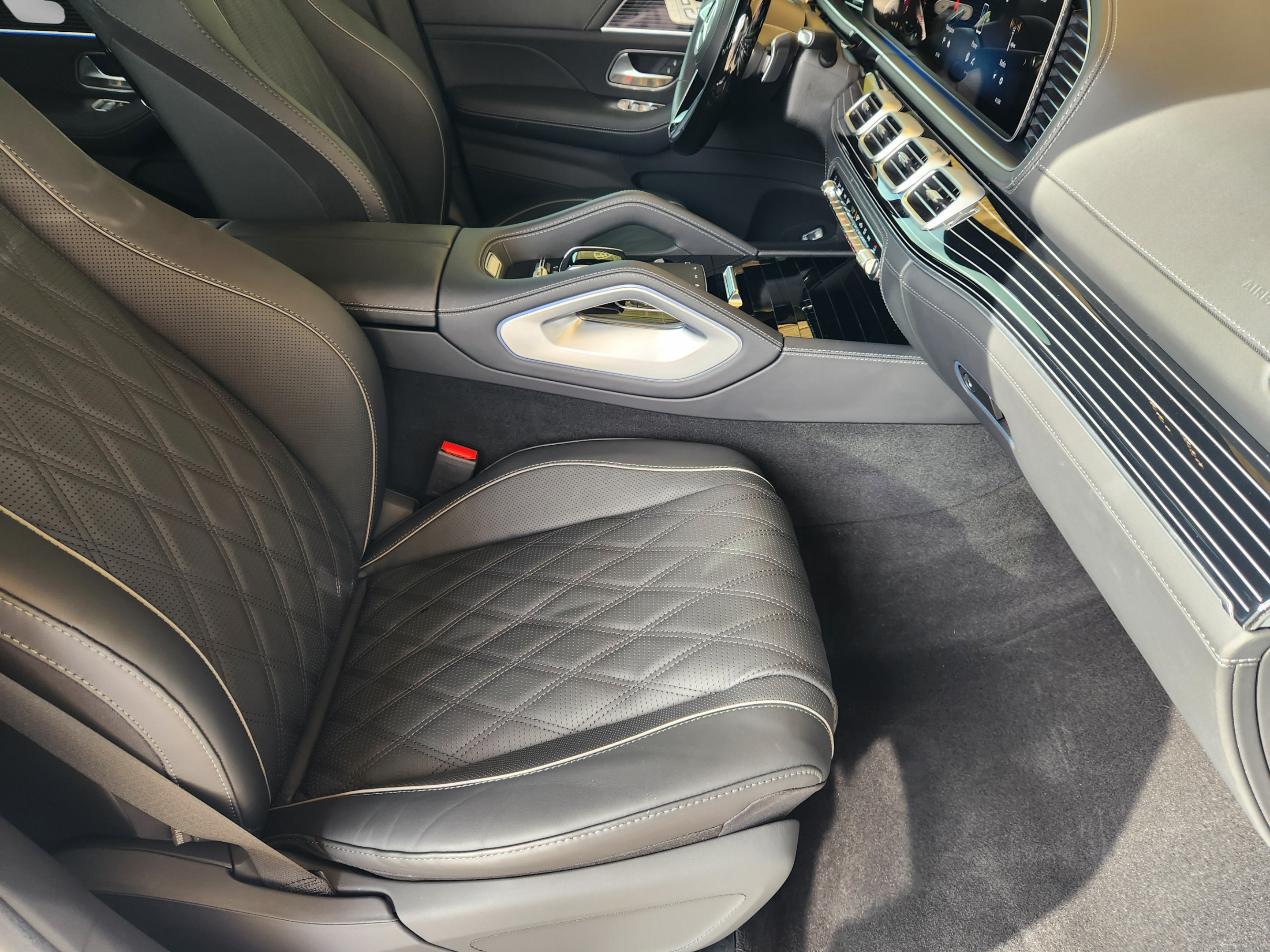 Used 2025 Mercedes-Benz Maybach GLS 600 4MATIC image 15