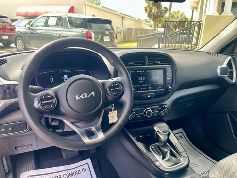 Used 2025 Kia Soul LX w/ LX Technology Package image 13