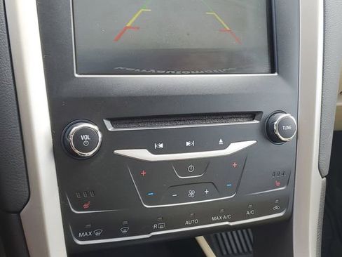 Used 2015 Ford Fusion SE w/ Equipment Group 202A image 28