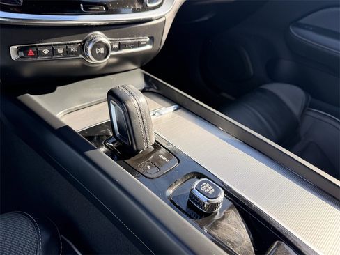 Used 2022 Volvo S60 B5 R-Design image 20