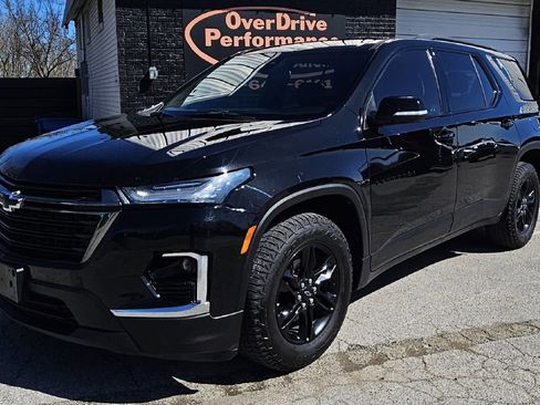 Used 2023 Chevrolet Traverse LT image 1