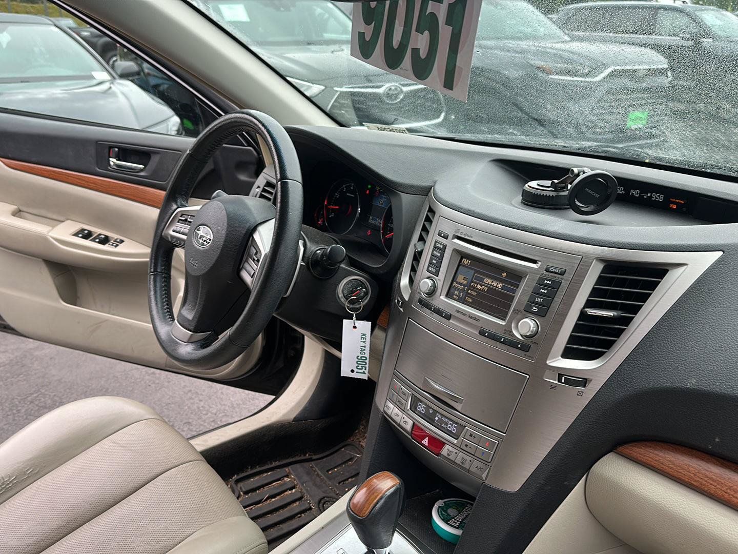 Used 2014 Subaru Outback 2.5i Limited w/ Moonroof Package AWD/4WD image 10