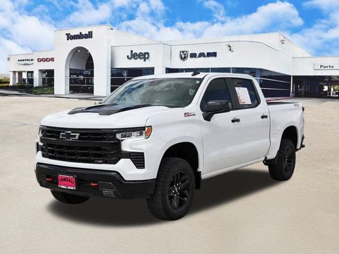 Used 2024 Chevrolet Silverado 1500 LT Trail Boss w/ Convenience Package II AWD/4WD image 3
