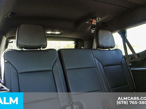 Used 2025 Chevrolet Suburban High Country image 21