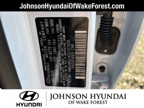 Certified 2025 Hyundai Elantra SEL image 18