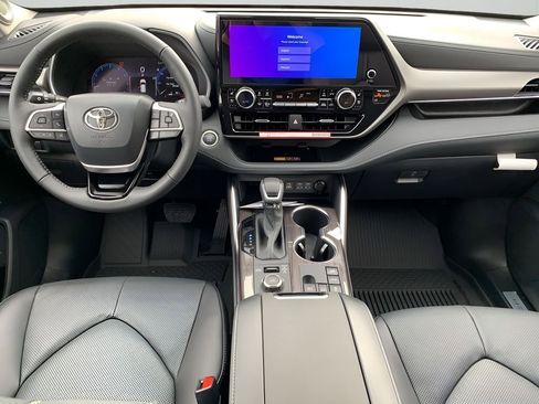 New 2026 Toyota Highlander Limited image 14