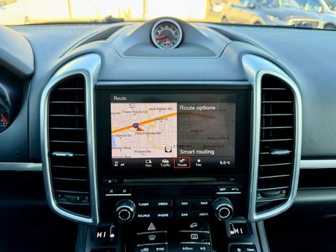 Used 2017 Porsche Cayenne Platinum Edition image 29