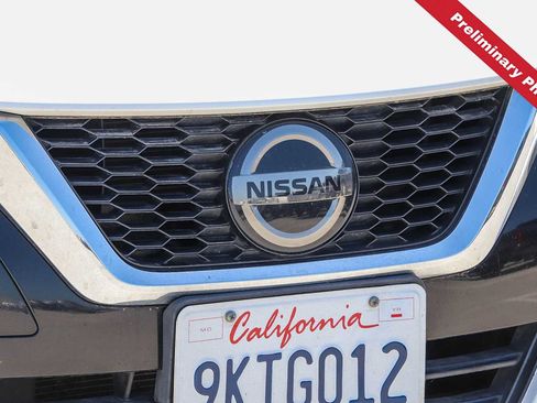 Used 2020 Nissan Versa SV FWD image 5