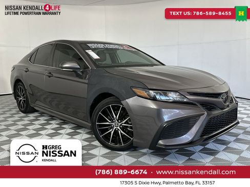 Used 2022 Toyota Camry SE w/ Convenience Package FWD image 1