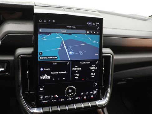 Used 2025 GMC Yukon XL Denali image 24