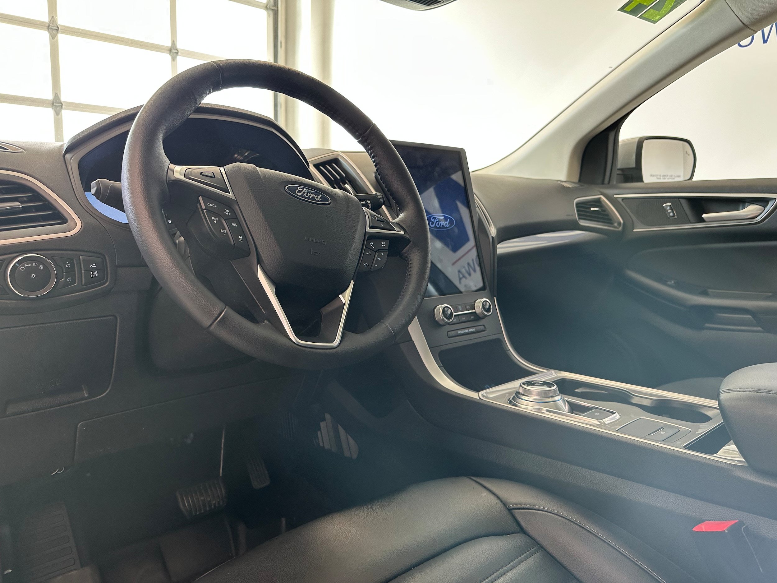 Used 2024 Ford Edge SEL w/ Convenience Package AWD/4WD image 9